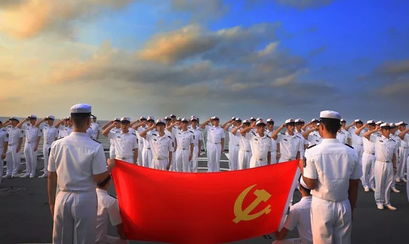 我是南海舰队的一名党员,我宣誓!