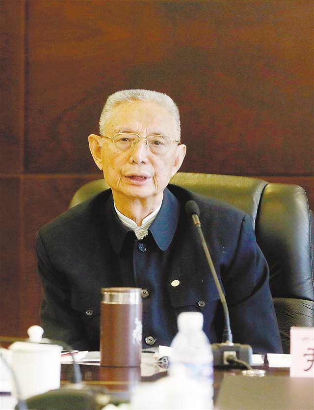 79岁尹明善卸任力帆掌门人