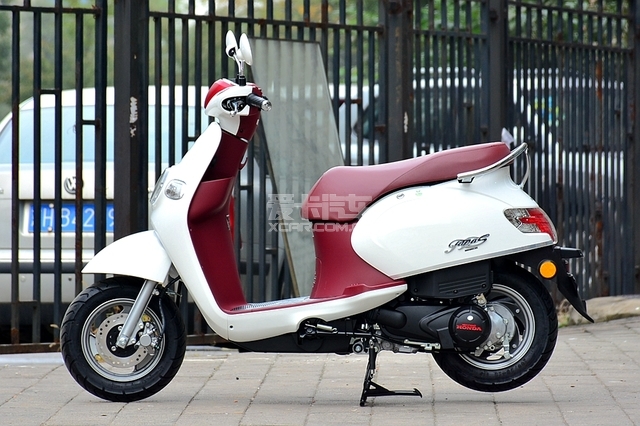 today这种偏向女性设计的踏板车,不过最近由五羊-本田推出的塔帕100