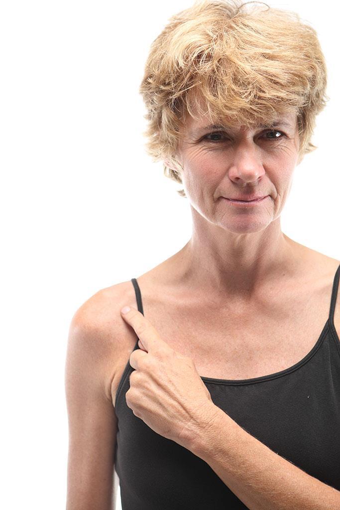 肩膀酸痛难忍?4 个舒缓点教你如何缓解_手机新浪网