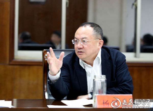 思想,引进大企业,形成大产业) 娄底新闻网讯(记者 刘建安)10月31日