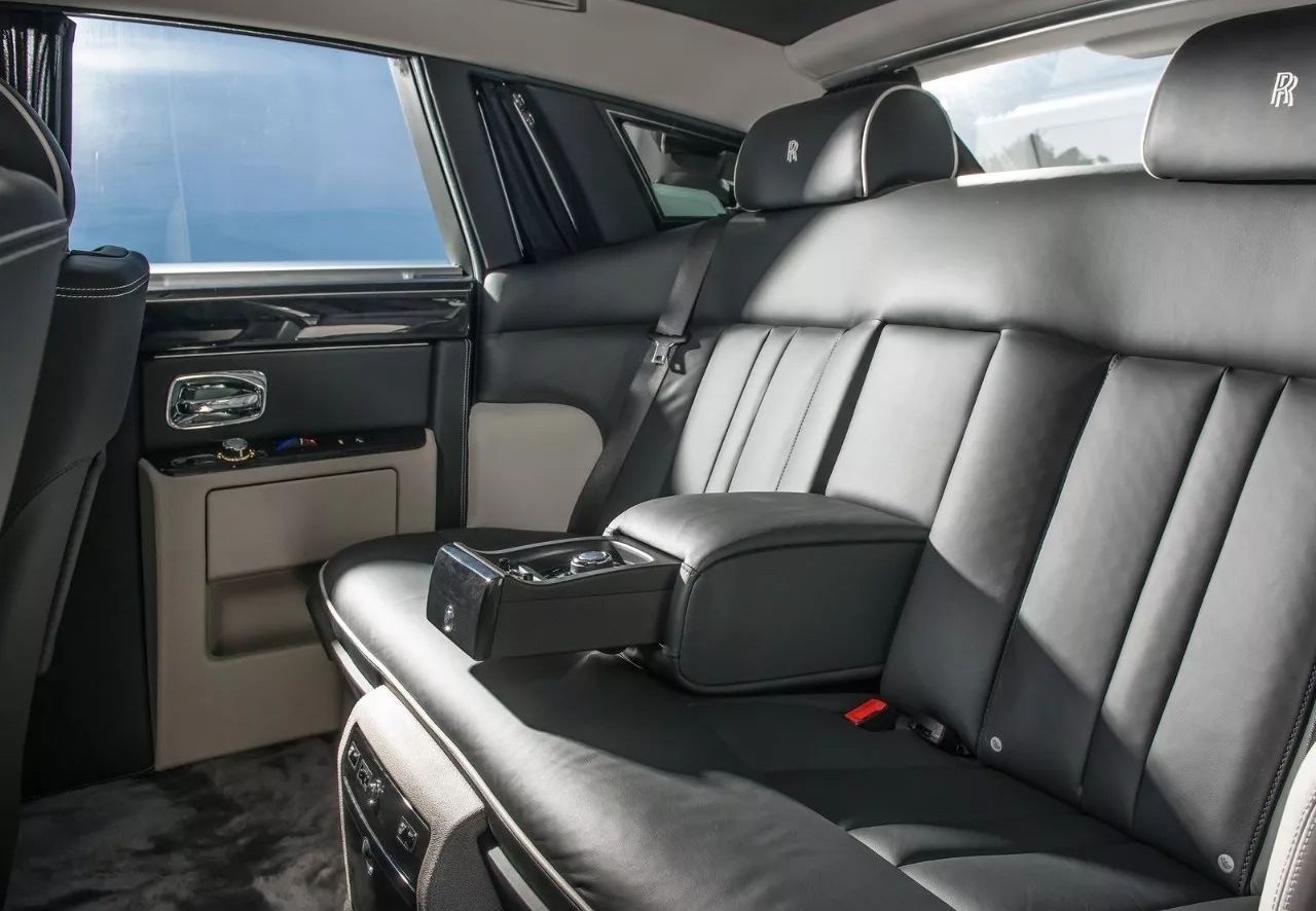 顶级富豪的座驾,那些超豪华车的后排空间可能没有想象的那么大