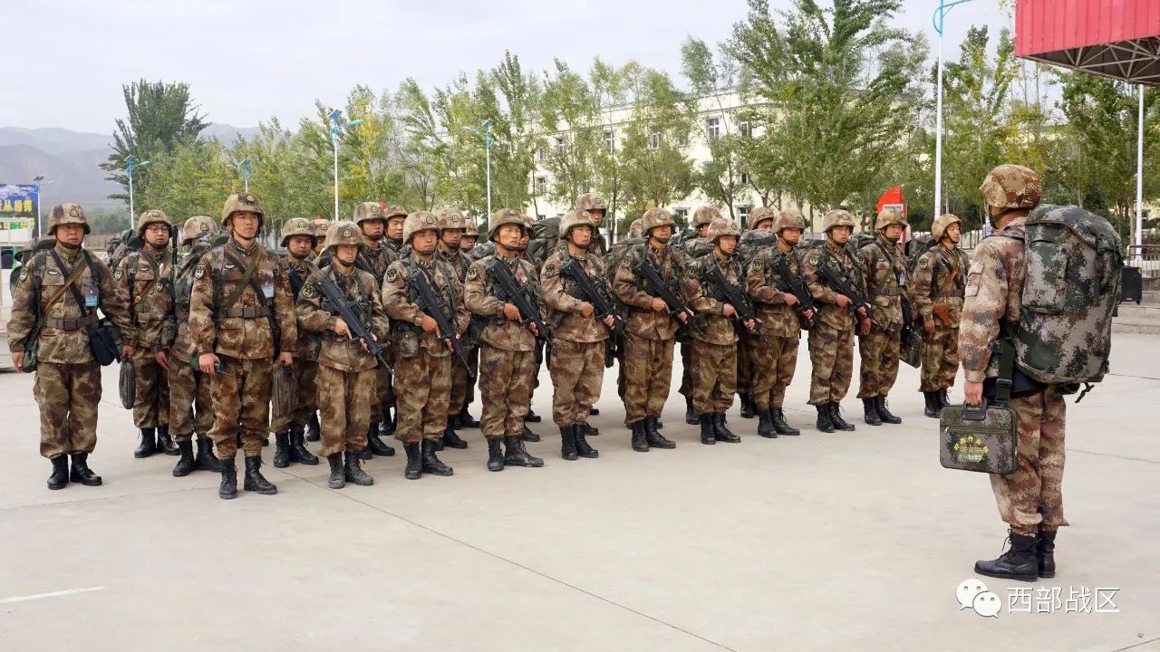 31683部队在学习十九大精神的同时,组织紧急拉动演练以强化岗位担当