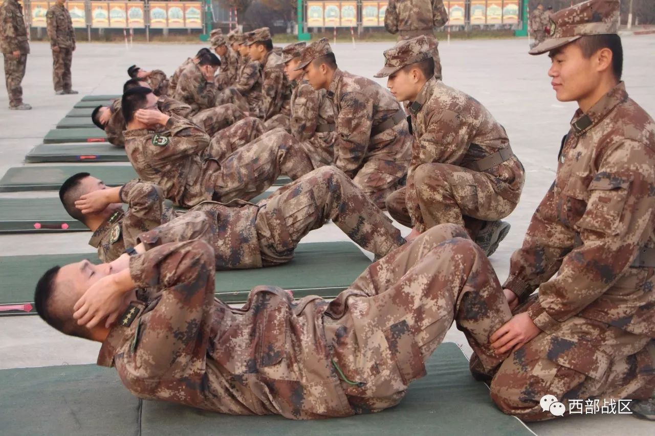 练兵备战驻疆某团组织军官进行体能考核