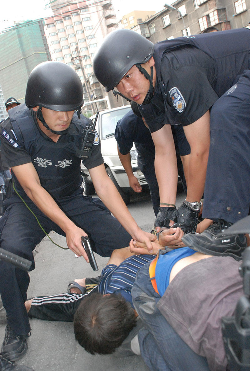 反恐精英刘洪涌展现青岛特警好形象,90后女民警曲哲获评"110服务之星"