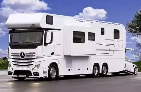 自带车库的双卧室豪华别墅房车,这还买啥房子不如直接攒钱买车吧-新浪