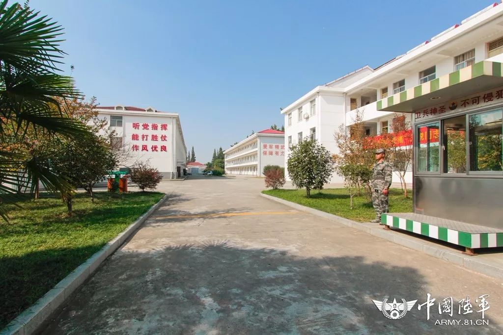 军校最美秋景巡礼第6站:陆军指挥学院
