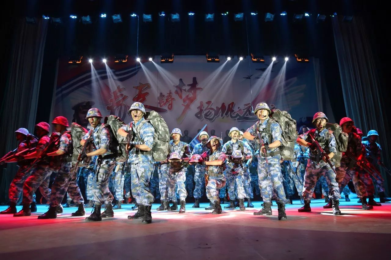 千名新兵唱军歌2017年度新兵歌咏晚会现场画面发布