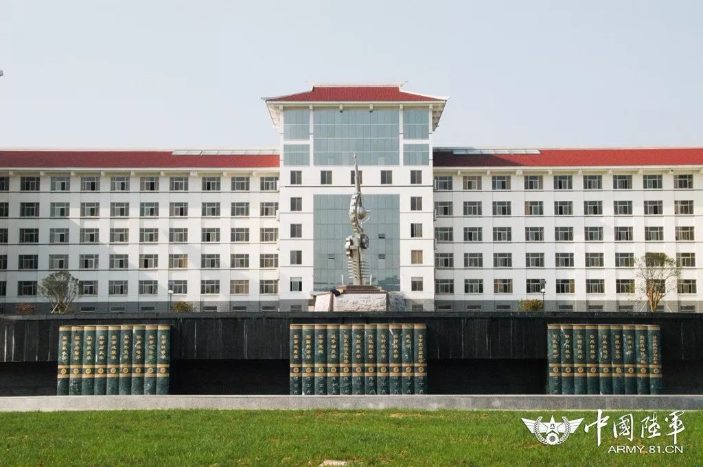 军校最美秋景巡礼第6站:陆军指挥学院