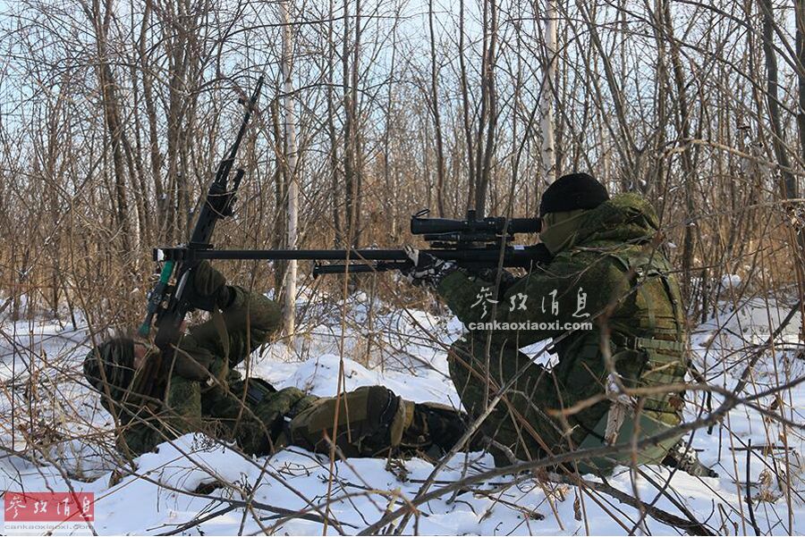 点击图片进入下一页svd狙击手摆拍到位,ksvk重狙手则准备狙击远距离