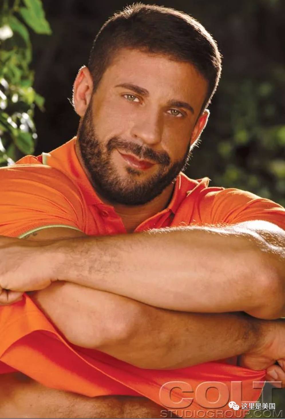 "一个偶然的机会,美国旧金山一家小电影制作公司colt studios向他发出