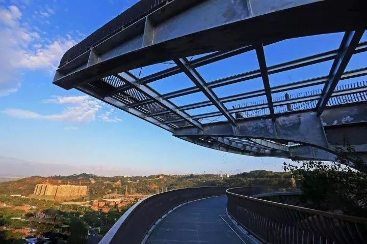 免费逛离厦门最近的空中玻璃栈道开放啦千万别穿裙子