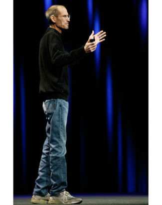 甚至有人搜集了乔布斯所有的发布会穿衣年历,我们就会发现.