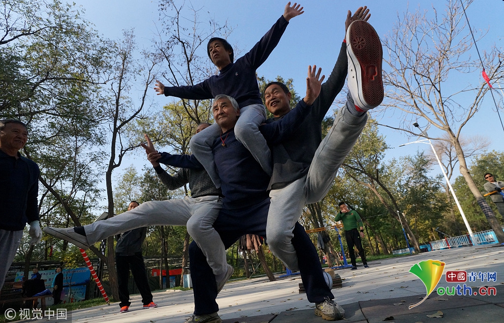 这群平均65岁的大爷摆造型惊呆了