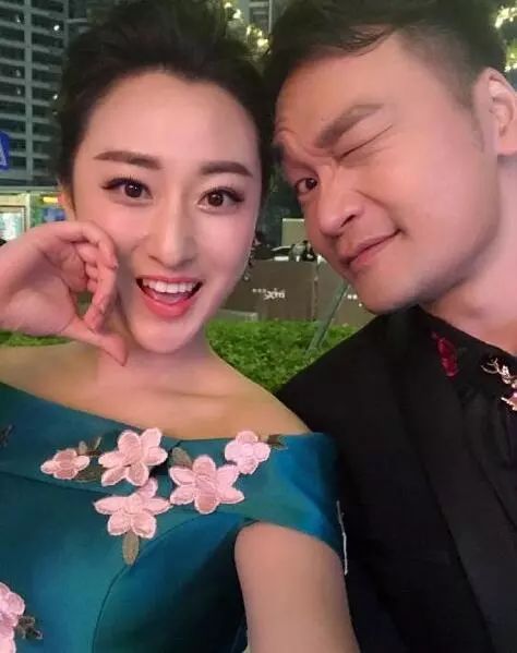 你可能多次在 电台里听过大海&莉香的逗趣调侃 但是现场版的大海莉香