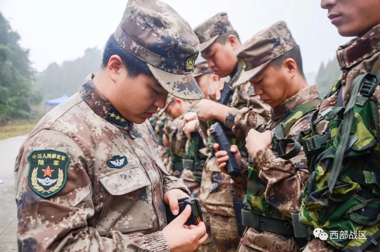 沙场秋点兵看新战友打好军旅第一枪