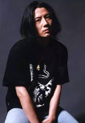 郑钧，这个摇滚男人50了！