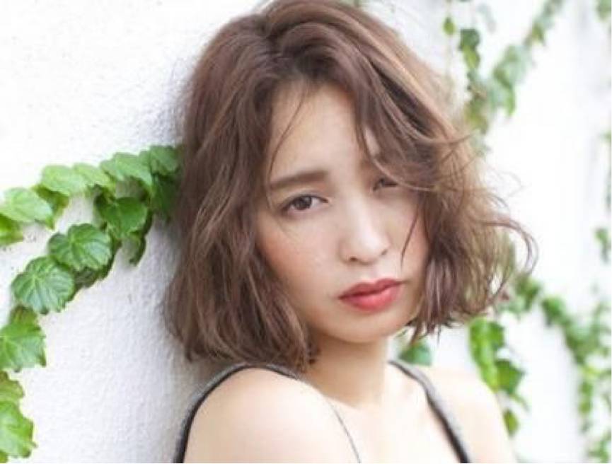 当然啦,如果还是向往超短发,实在看宽大的下颌角碍事,不妨磨个骨.