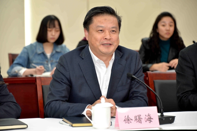 玄武区区委书记徐曙海,区长穆耕林会见了易红书记一行.