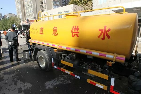 "义堂小区的高女士说,不过,应急供水车24小时都在,居民随时可以接水,"