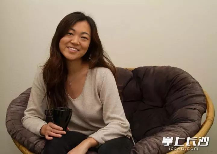 帮忙扩散美籍华裔女孩寻找亲生父母19年前被遗弃在长沙车站路