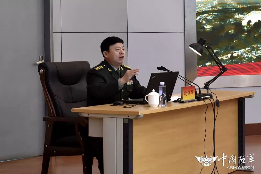 陆军学习贯彻党的十九大精神宣讲团首场报告会举行