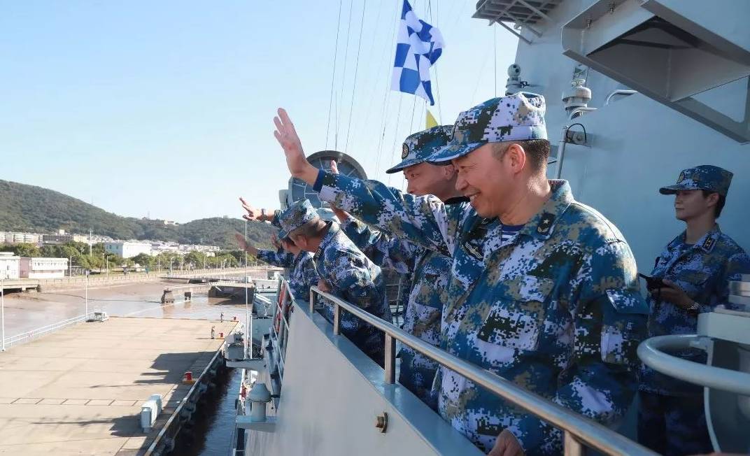 据任务指挥员,东海舰队副司令员支天龙少将介绍,郑州舰将与来自亚,欧