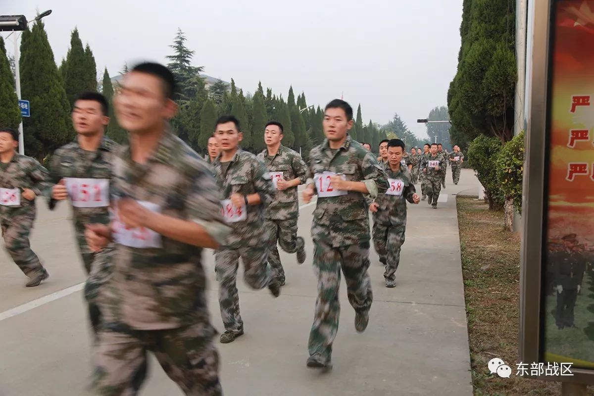 五公里考核掠影5×10往返跑掠影据悉,刚刚结束的首长机关参谋业务集训