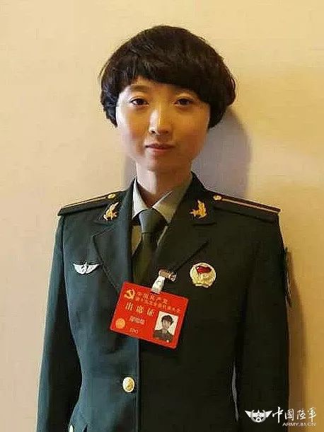 十九大代表中唯一一名军校学员郑绵绵怀揣梦想再出发铿锵玫瑰别样红