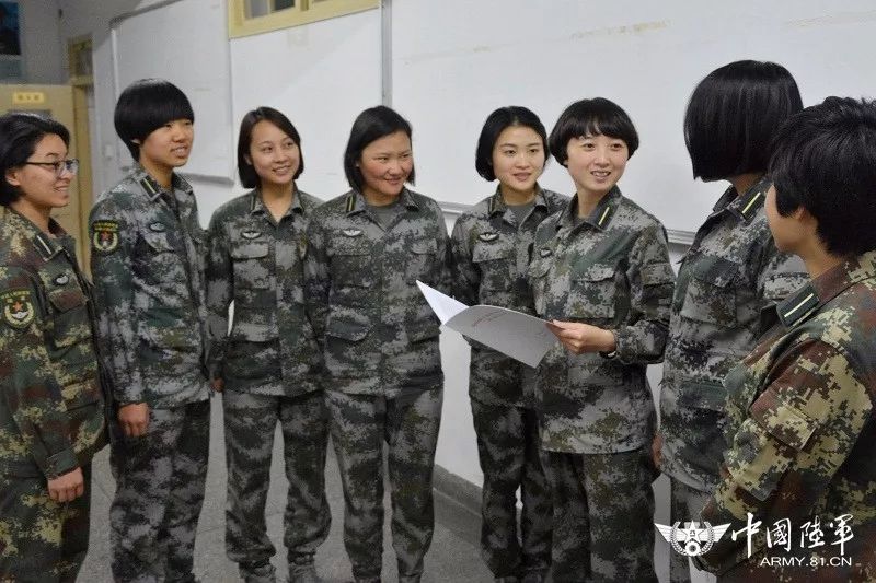 十九大代表中唯一一名军校学员郑绵绵怀揣梦想再出发铿锵玫瑰别样红