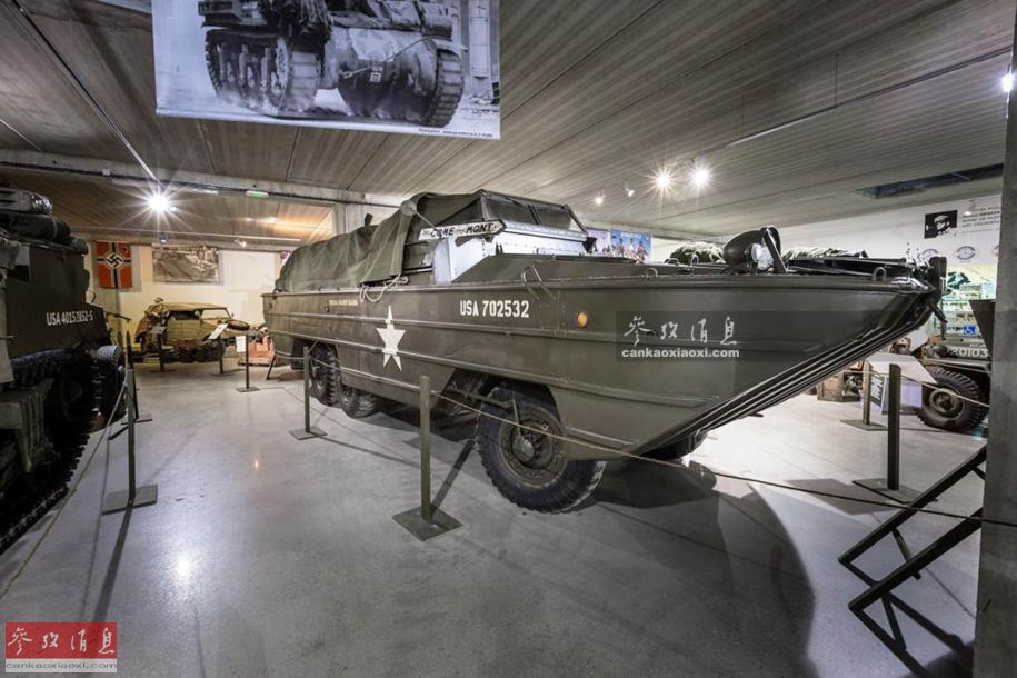 图为二战美军轮履两用装甲车.