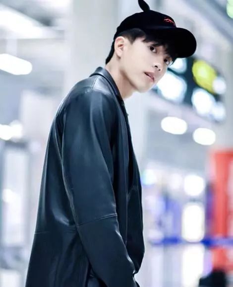 有着巧克力腹肌的呆萌男主Nonkul,小时候竟然