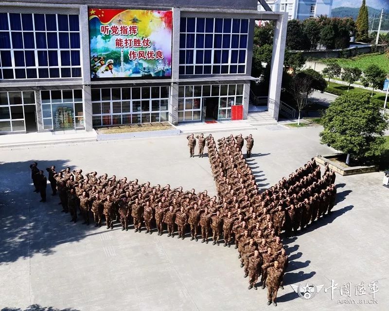 空军兄弟:11月11日,陆军老大哥向你们送来生日祝福!