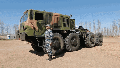 点赞| "熊孩子"变身车神:二三十吨特种车辆一样玩漂移|王一|空军|金盾