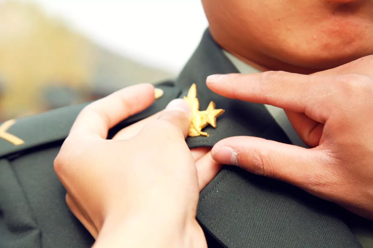 组图丨家人与我们一起见证新兵成人礼