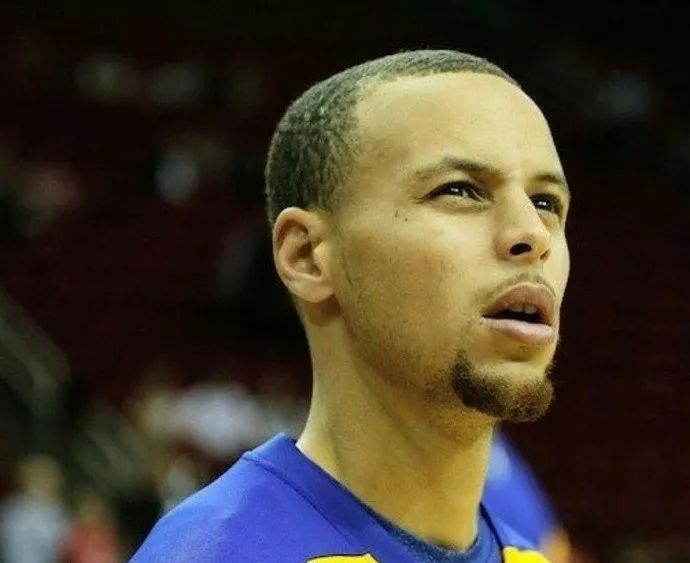 库里喜欢脚的事还没完,对发型的追求我已经受不了了!