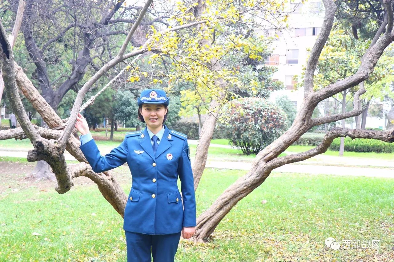 空军军医大学学员热烈庆祝中国空军68周年诞辰
