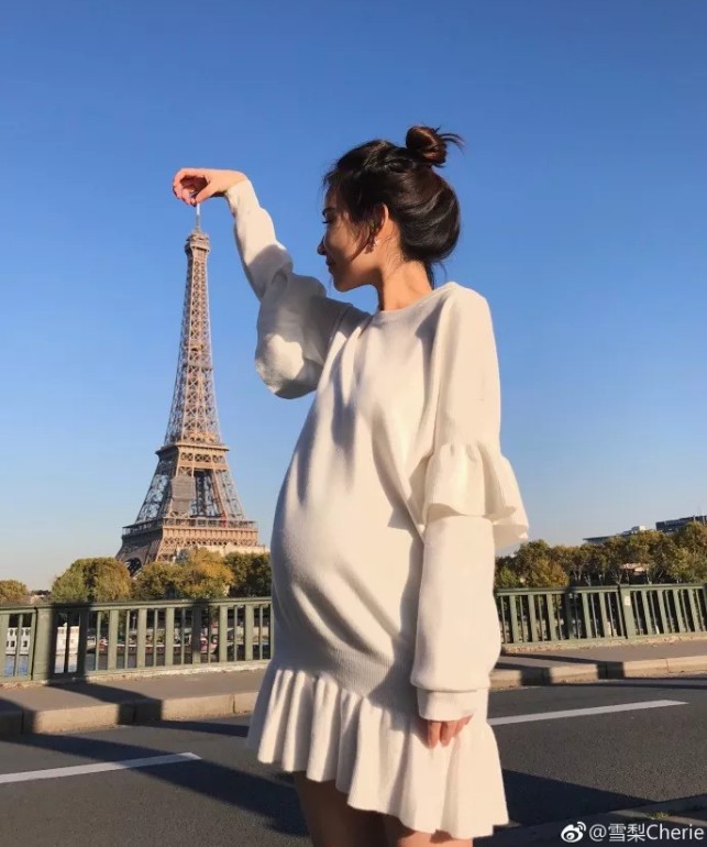 雪梨在微博发布的孕照2017年11月11日,凌晨2点.