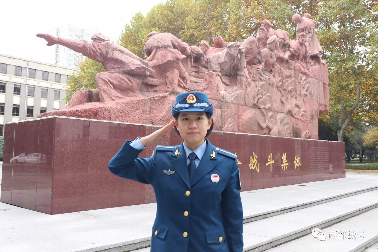空军军医大学学员热烈庆祝中国空军68周年诞辰