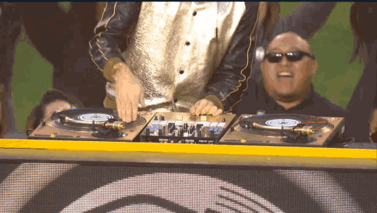 不仅如此 这次的现场将会被全方位打造成一个夜店 有dj