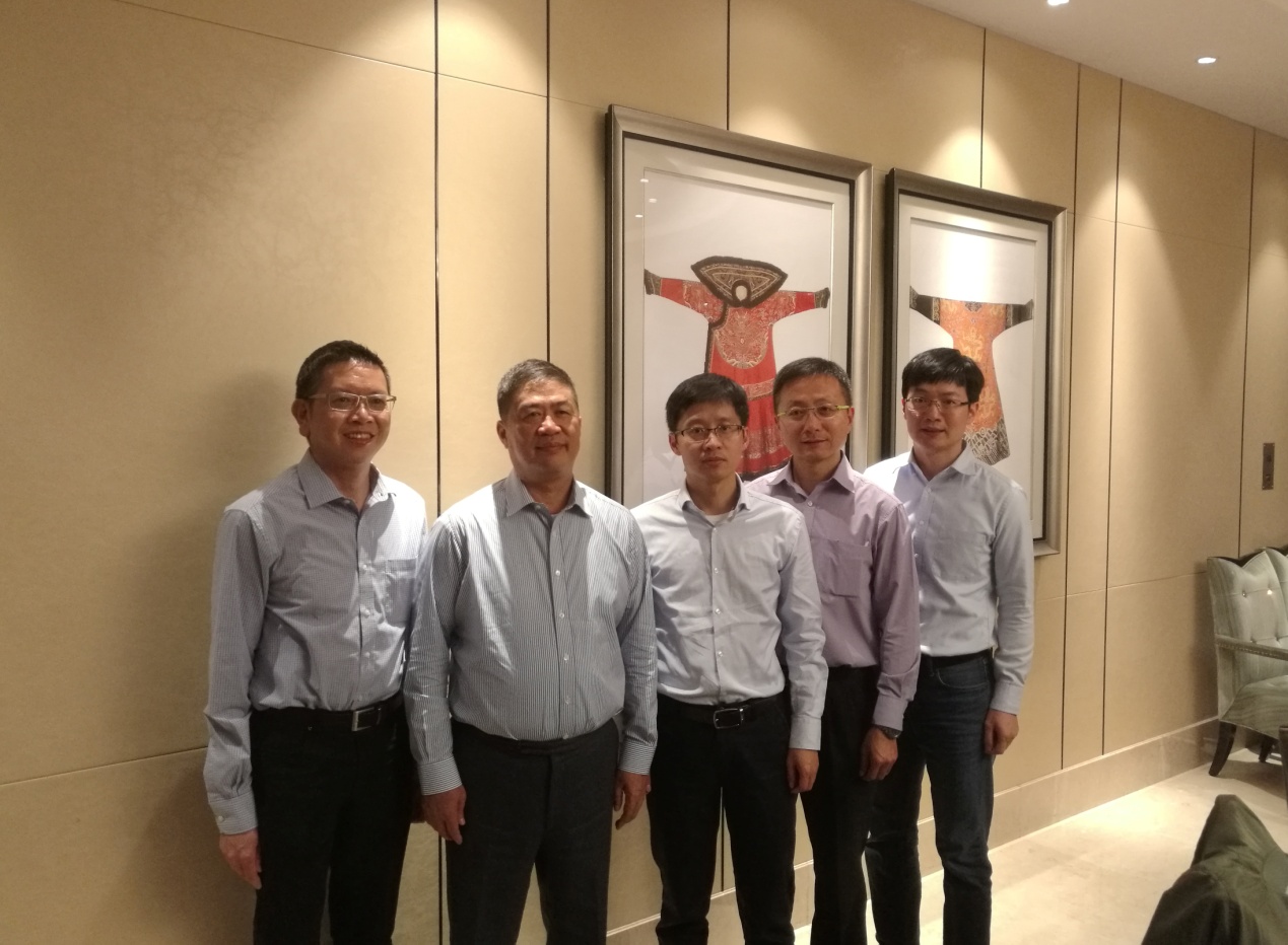 的,与国内第一大汽车玻璃生产商福耀玻璃竞争关系的问题,董清世坦言