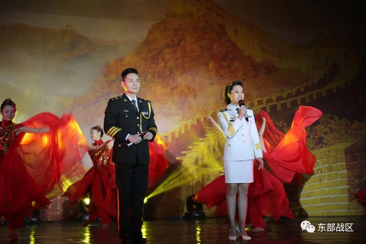 瞪大您的眼睛继续往下看……快快跟随小东的镜头尽情的欣赏前线文工团