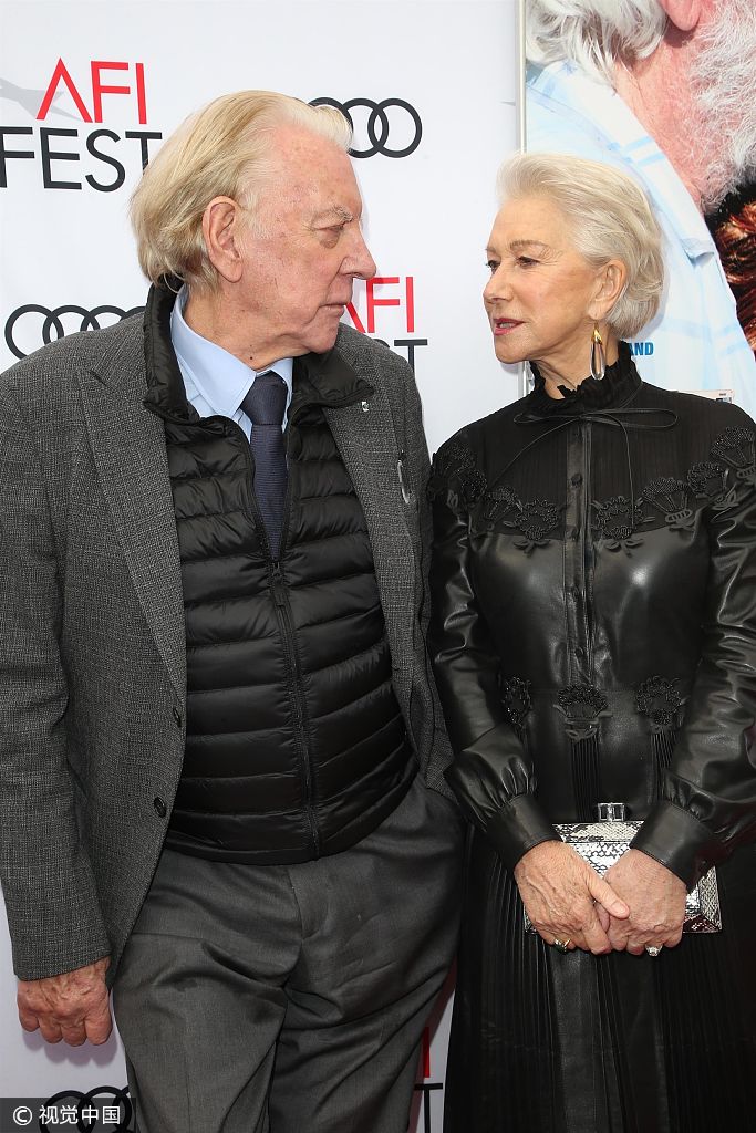 72岁海伦·米伦一脸沟壑老态纵横 偷瞄导演老公撒狗粮