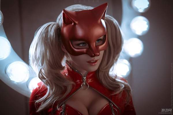 玩家资讯 正文页 喜欢玩cosplay的玩家都知道,俄罗斯的美少女对cos有