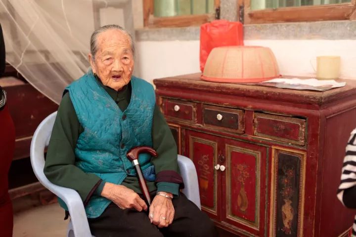陆氏家族168岁老人图片