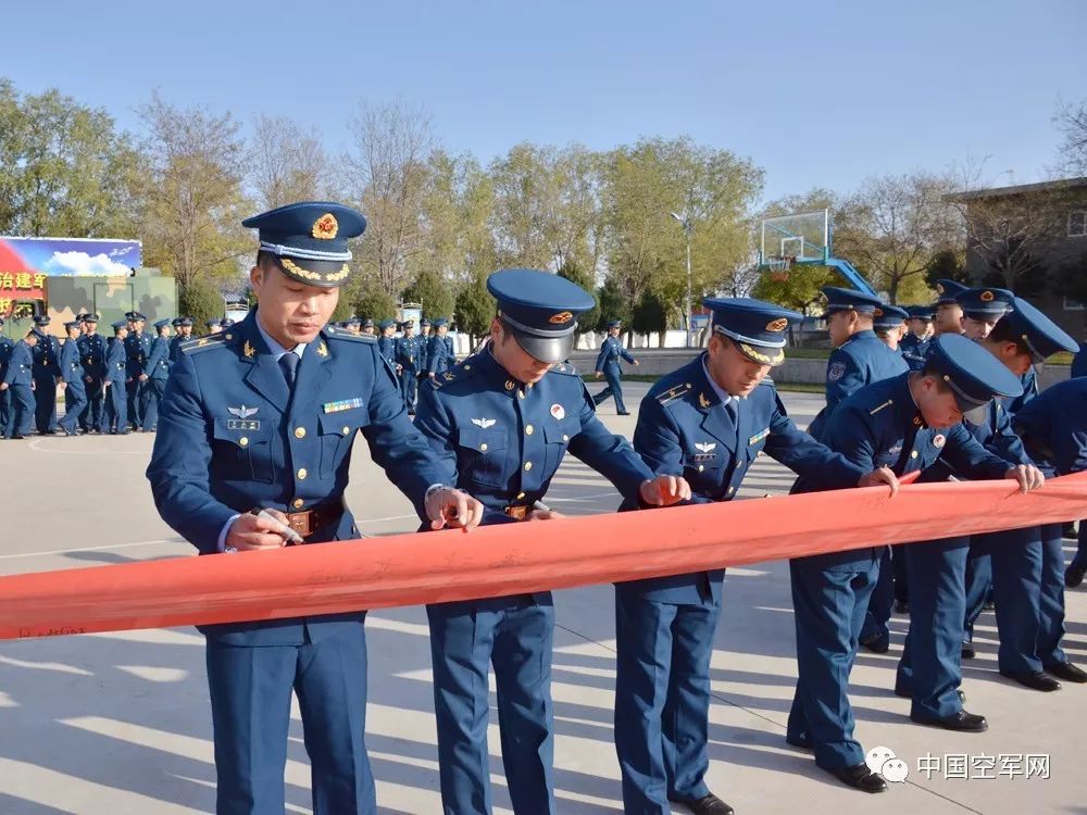 空军68周年 | 这是属于你的日子,空军官兵为你庆生!