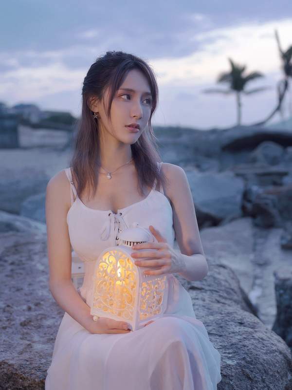 女主播魔王晒最新美照 网友:美得像从画中走出来一样