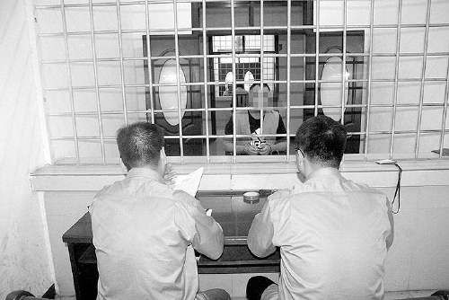 检察官提审被告人