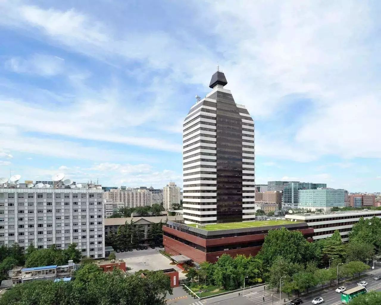 新华通讯社总社大院中在全国各地条件优良的新华社分支机构里你随时