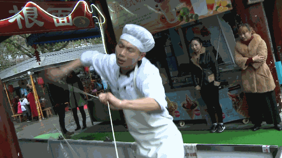 视频|美女粉丝倒追最妖娆拉面哥 两人喜结良缘:"拉面